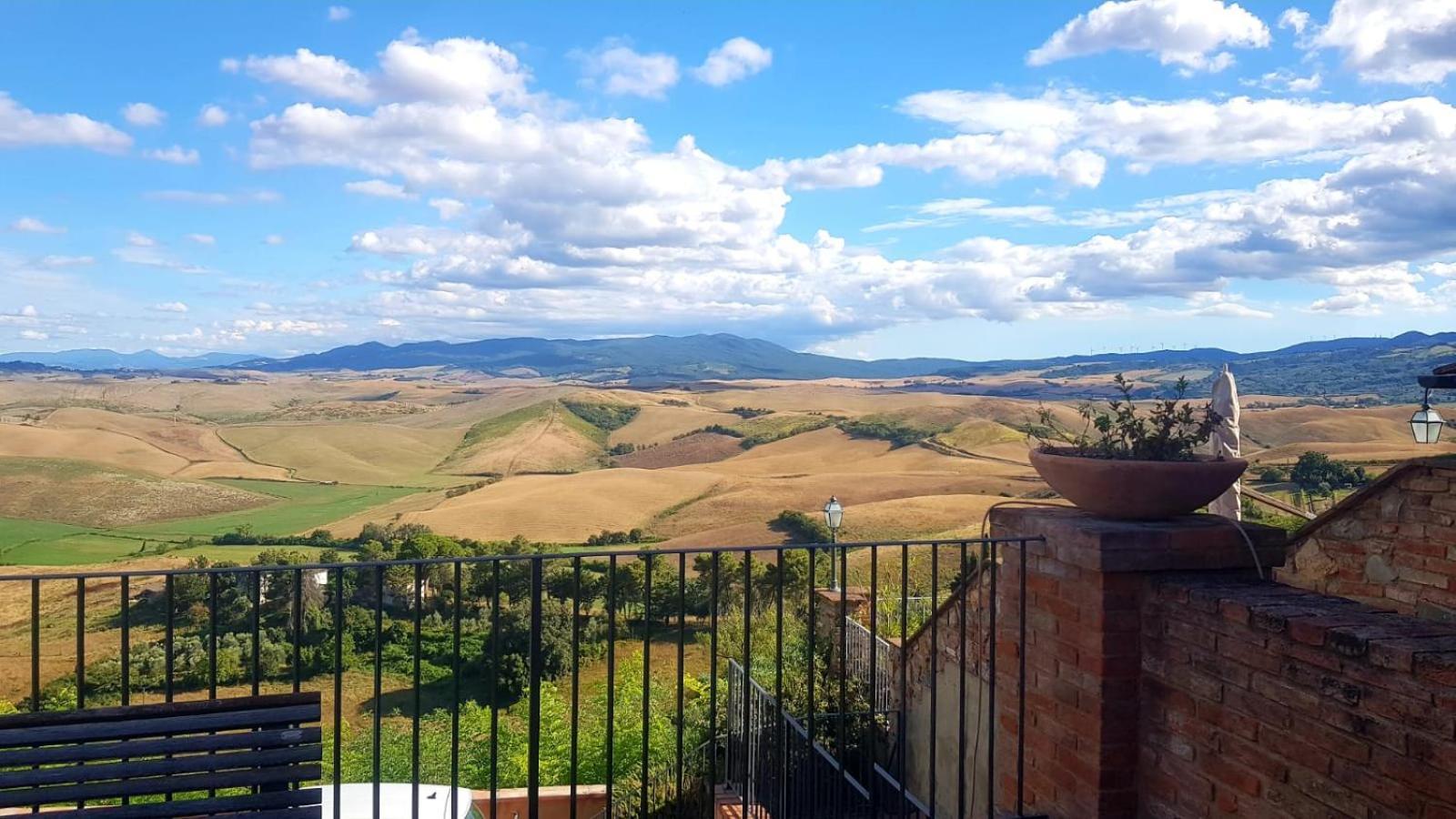 La Casa Della Luna Appartement Terricciola Buitenkant foto